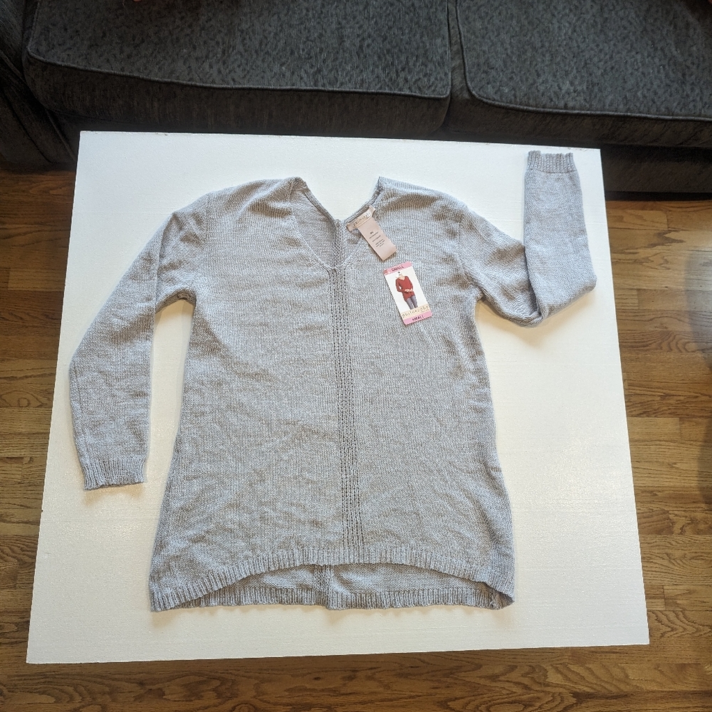 NWT Philosophy Women's sweater size Small in gray
